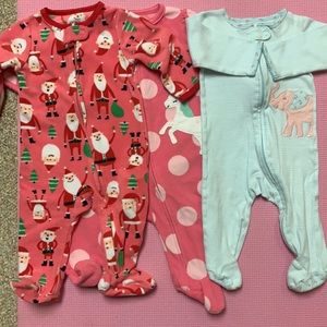 Set of 3 pairs of zip up footed pajamas by Carter’s 6 months
